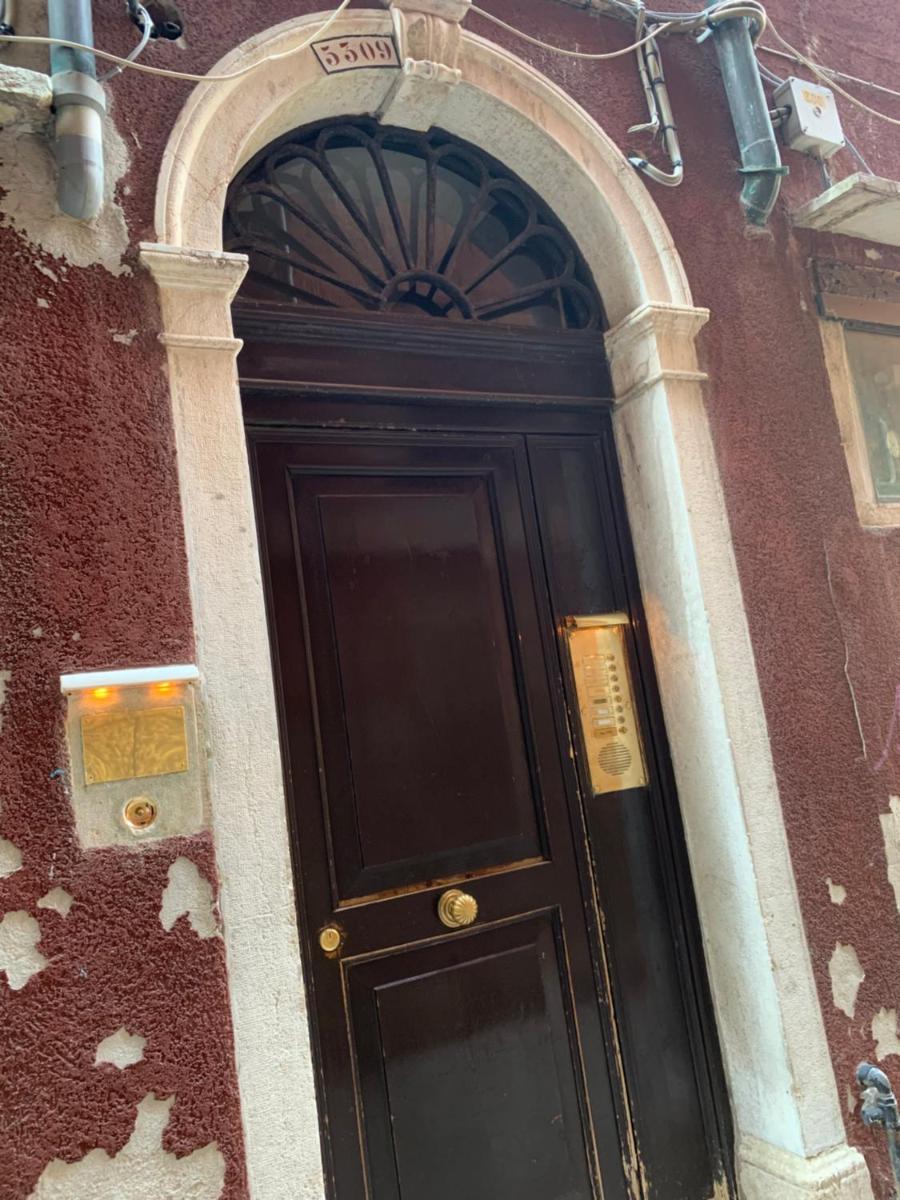 Luxury Apartment in San Marco with Canal View - Housity