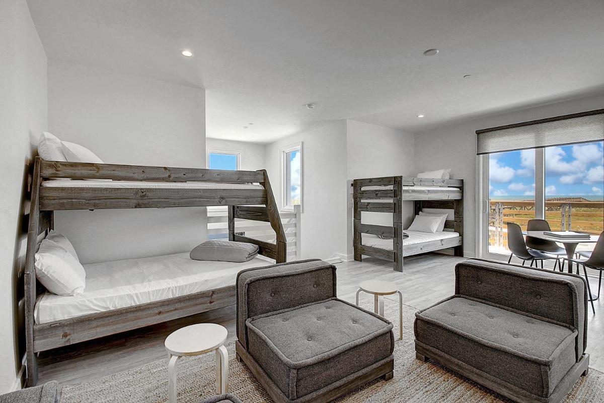 Lively Beach - Housity