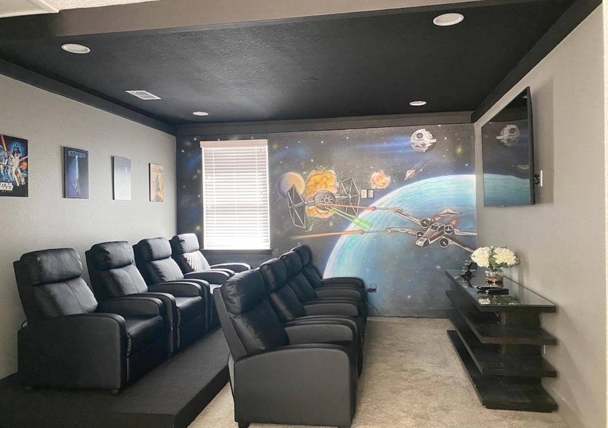 451-Luxury Villa wMovie Theater and Arcade - Housity
