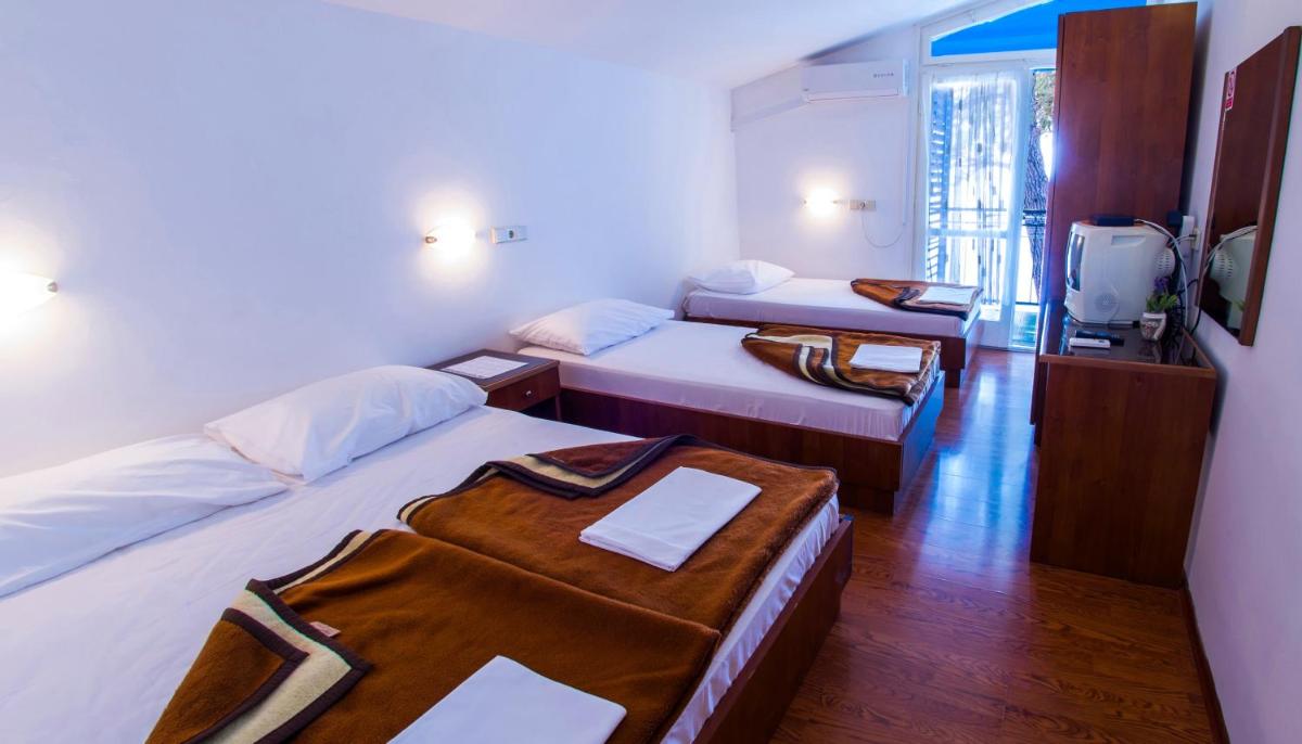 Beach Hotel - Housity