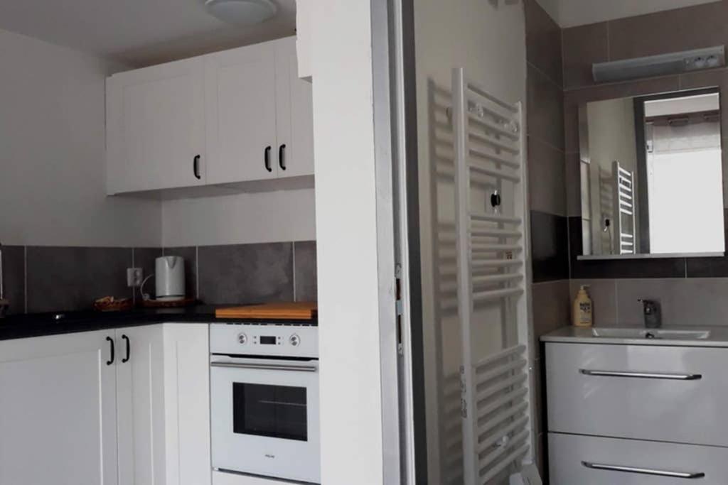 Charmant studio avec mezzanine et terrasse - Housity