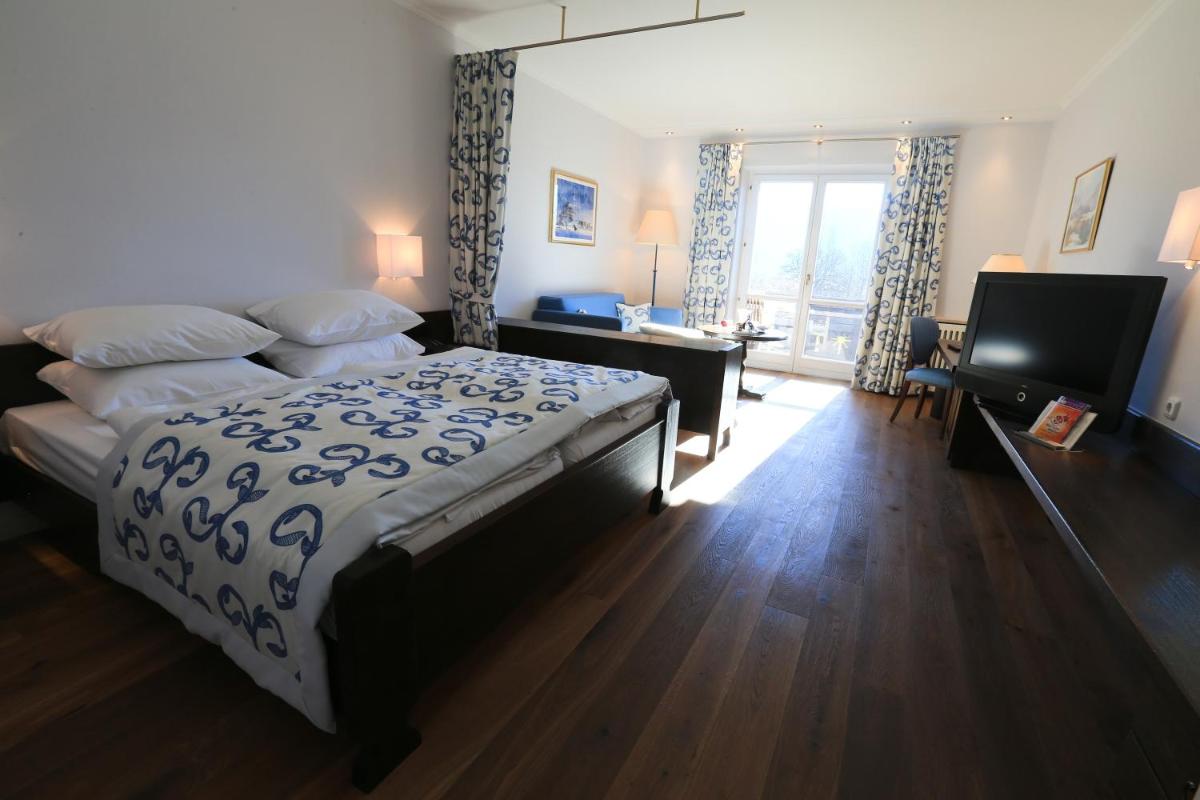 Ein Bett oder Betten in einem Zimmer der Unterkunft Alpenhof Murnau