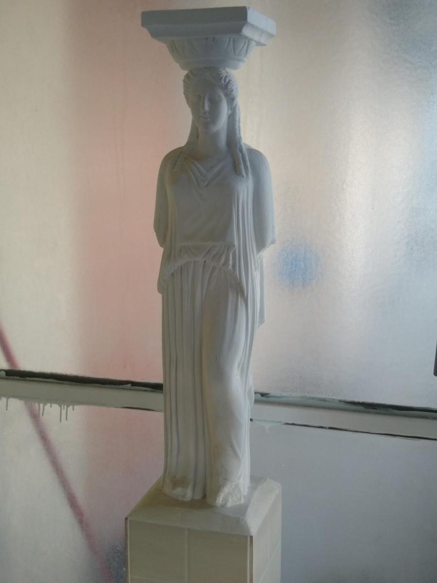 Acropolis within 10 minutes walk! Classical apartment and a hostess at your side! - Housity