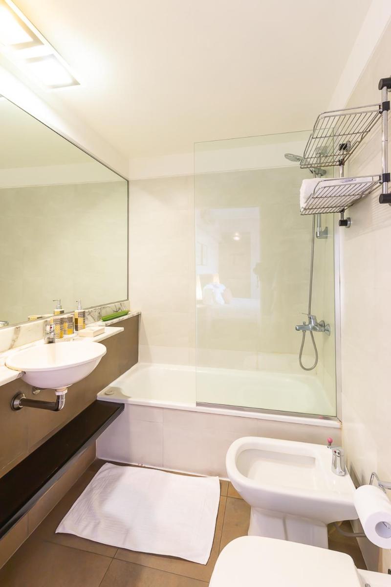Suitetrails - Superb High End and High Rise Apartment Pool / Gym