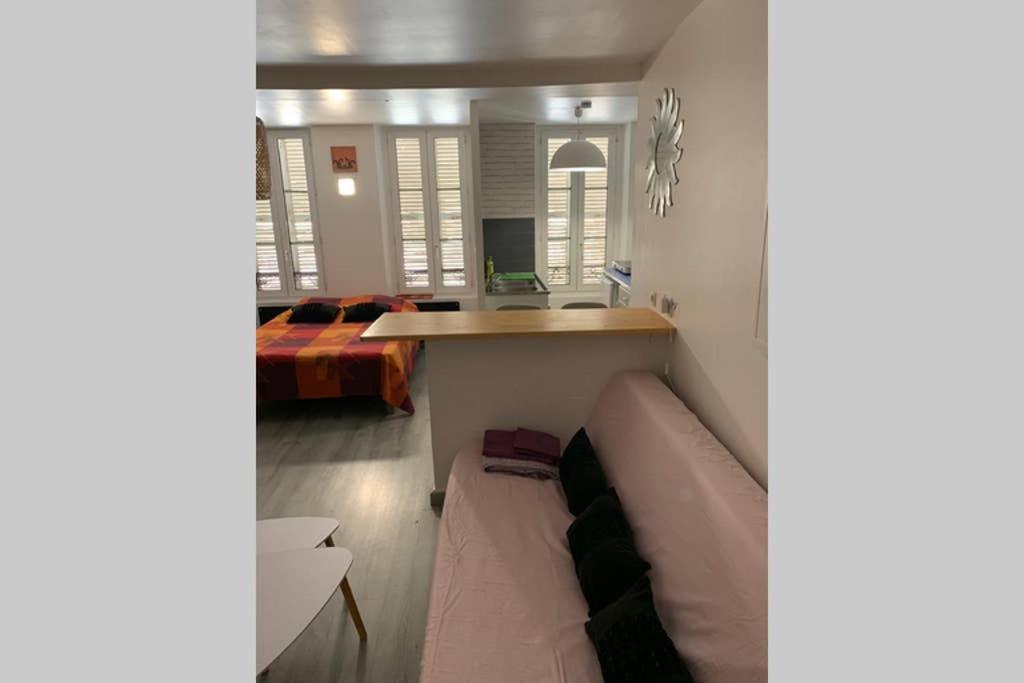 Appartement complet, hyper centre d’Auxerre. - Housity