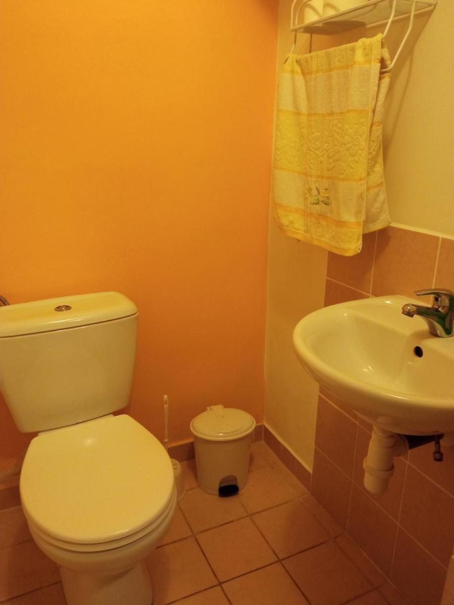 Celý rodinný dům na venkově - Housity