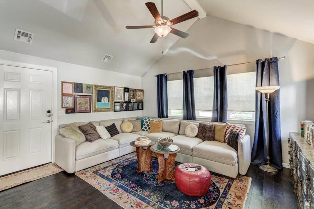 Vals Eclectic Classen Cottage - Housity