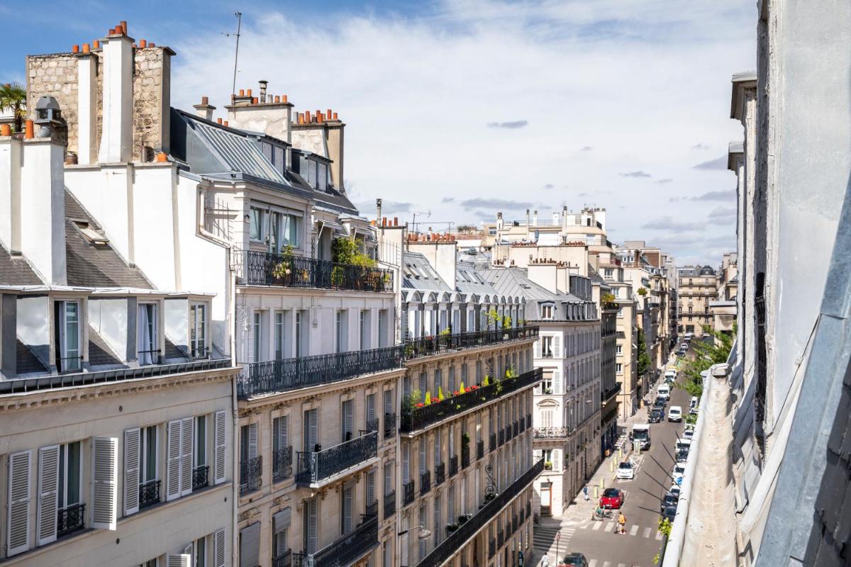 Hôtel des Champs-Elysées - Housity