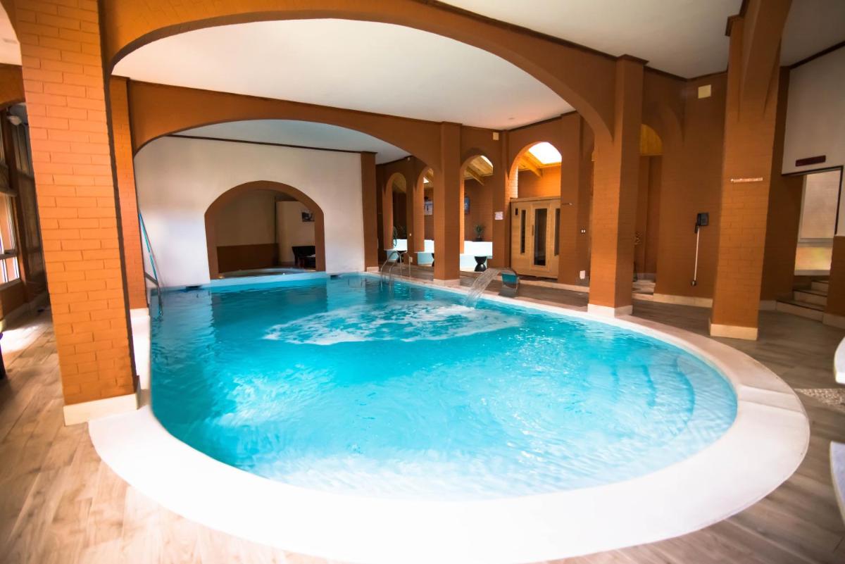 Zomatel Hotel - Housity