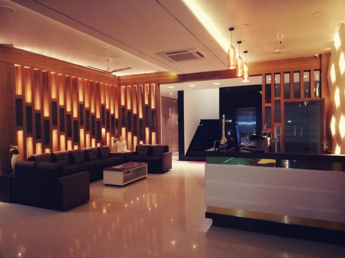 the grand palace - Housity