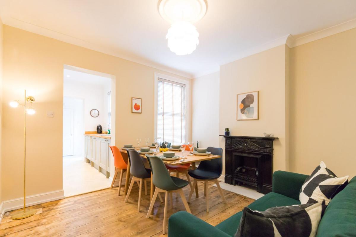 Henrietta House - Norfolk Holiday Properties - Housity