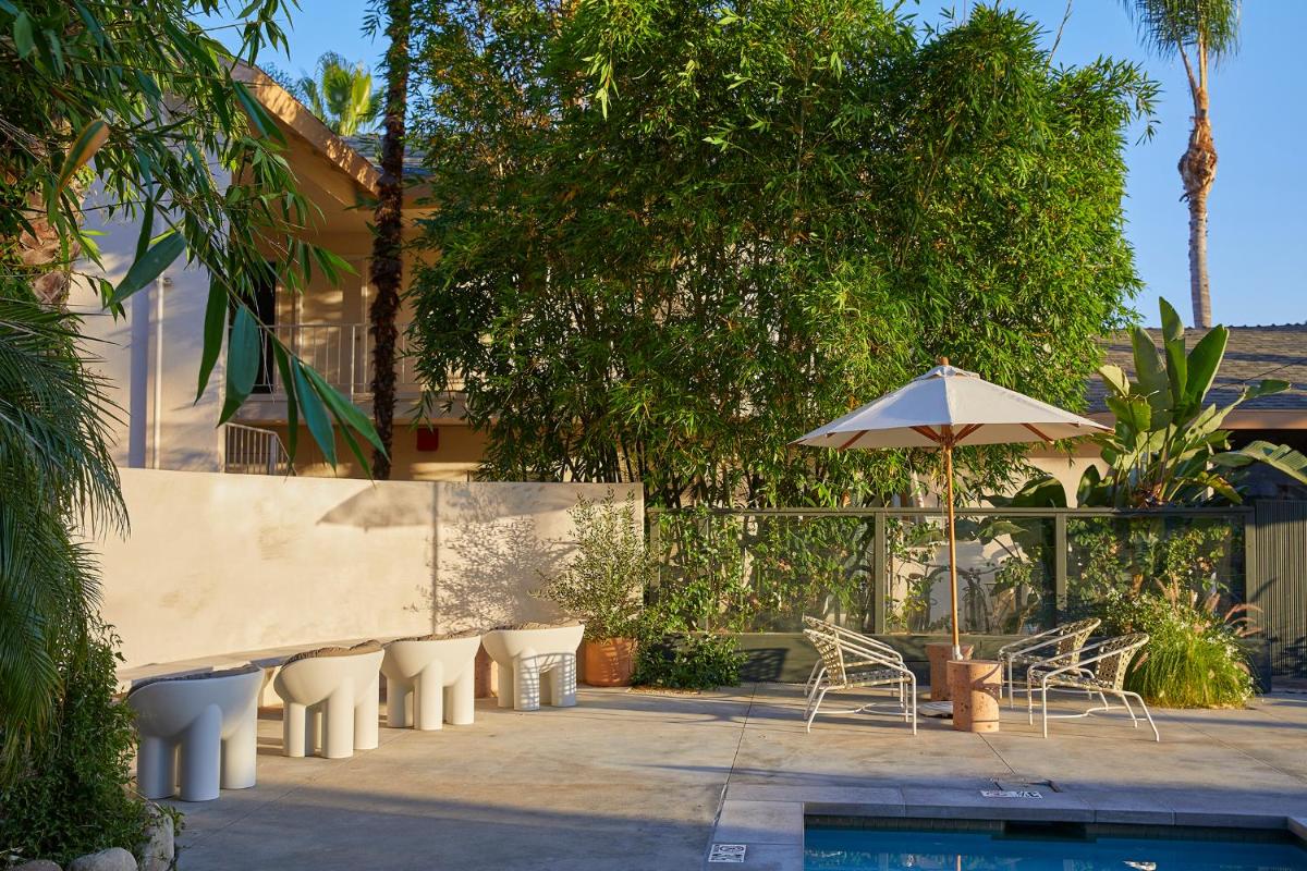 The Capri Hotel - Housity