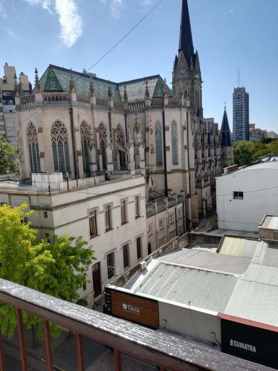 Hermoso ambiente frente a la Catedral excelente wifi - Housity