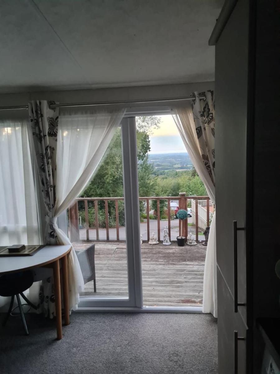 Summer Lodge lovely big caravan in Hastings sleeps 6 free WiFi in caravan - Housity