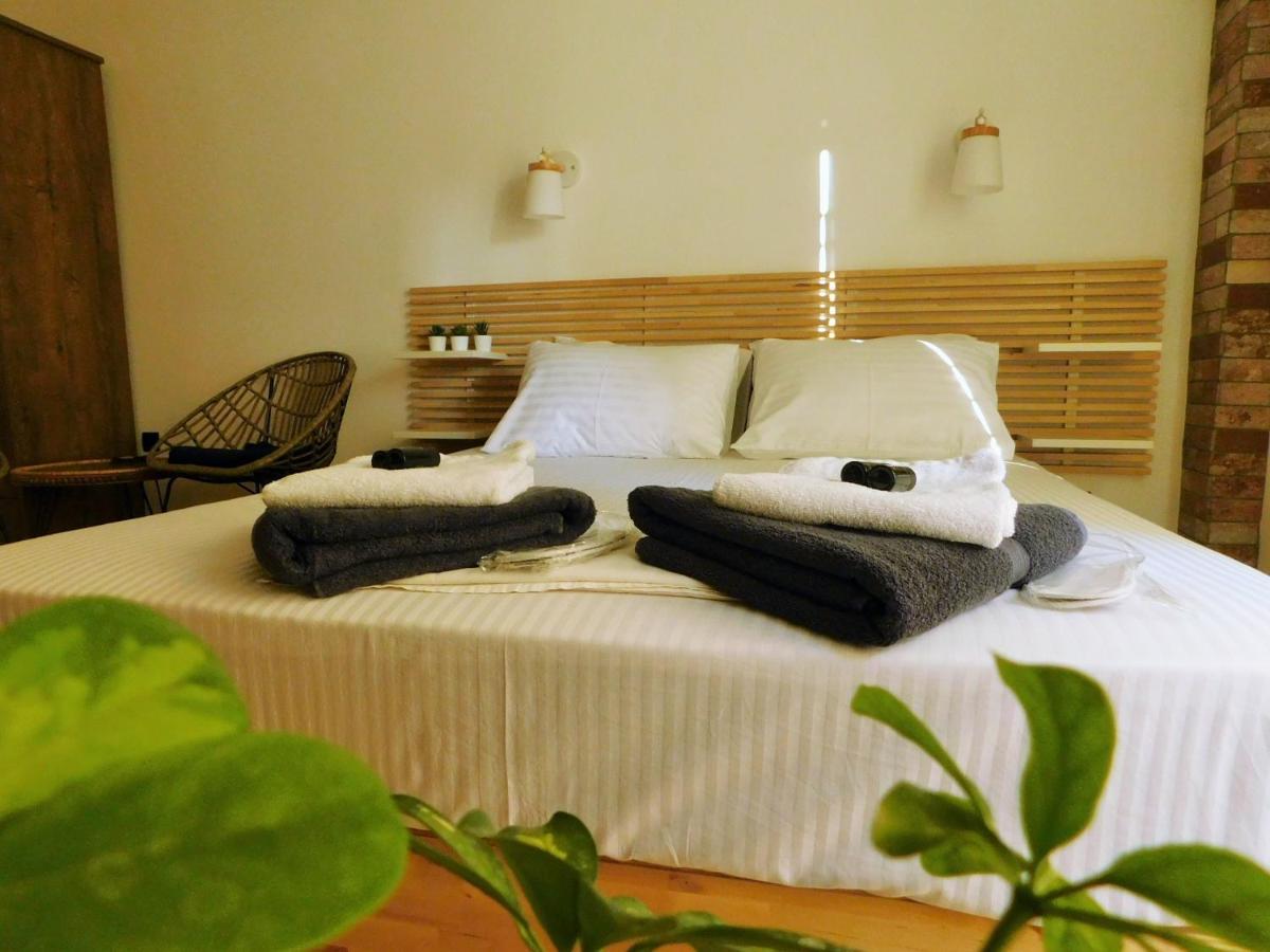 Brand New Studio 3 - Housity