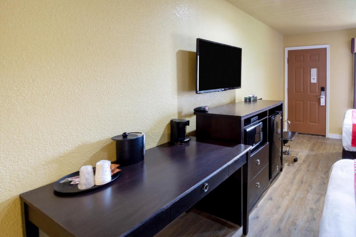 Suitetrails - Woodridge Inn and Suites