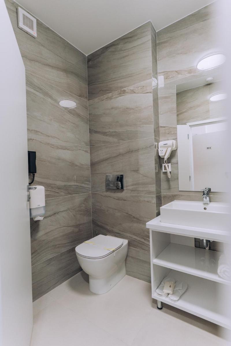 Hotel Perla - Housity