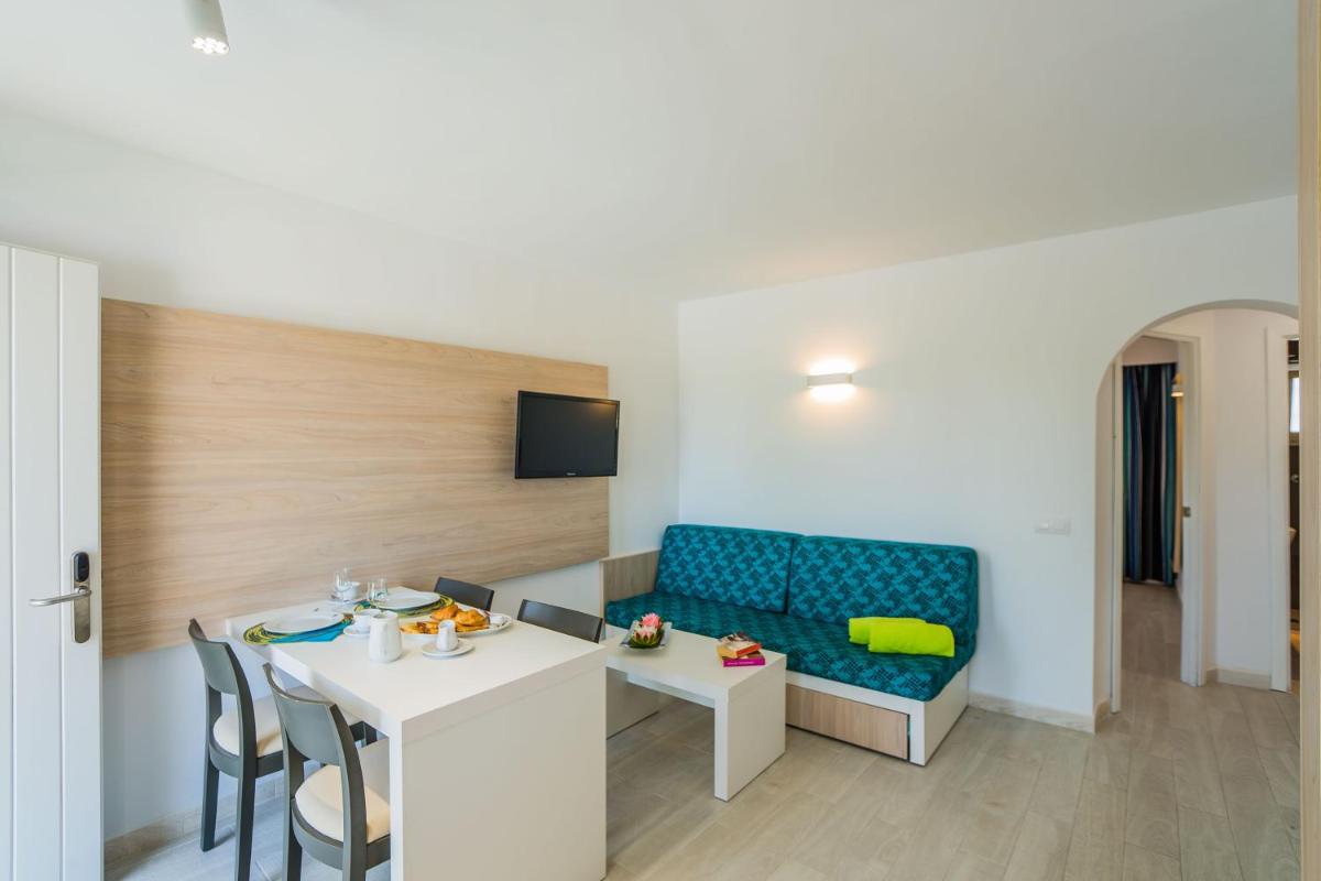 Aparthotel Holiday Center - Housity