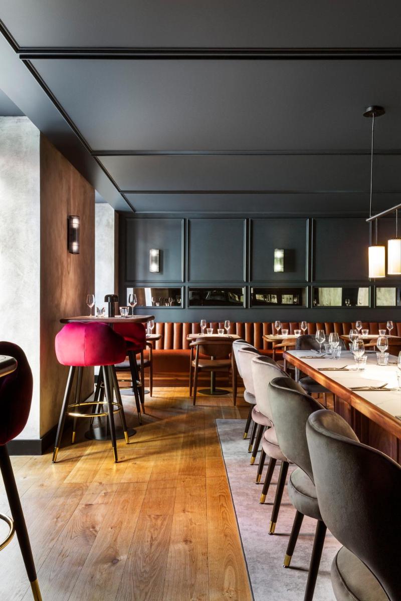 Un restaurante o sitio para comer en Radisson Blu Hotel, Madrid Prado
