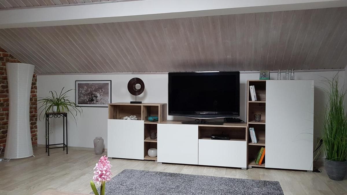 Kleine gemütliche Mansardenwohnung im Südosten Münchens - Housity