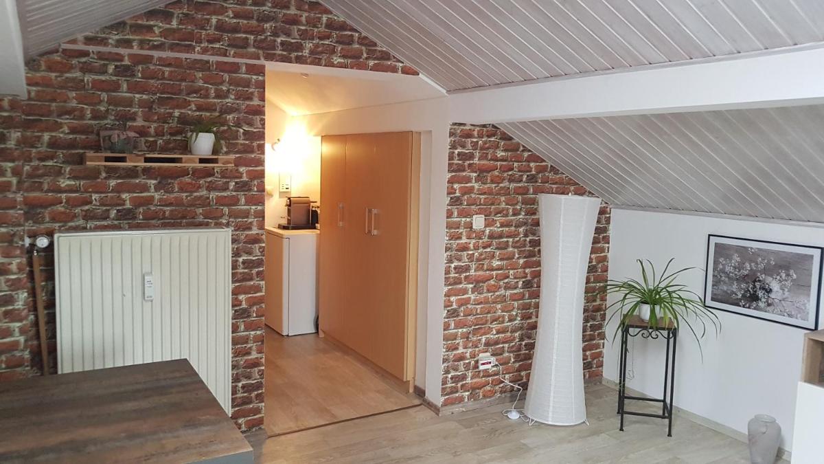 Kleine gemütliche Mansardenwohnung im Südosten Münchens - Housity