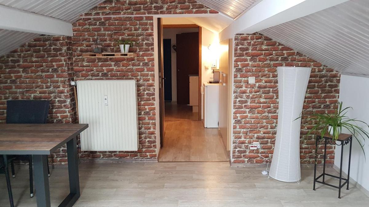 Kleine gemütliche Mansardenwohnung im Südosten Münchens - Housity