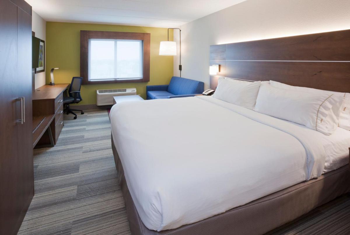 Holiday Inn Express Roseville-St. Paul, an IHG Hotel - Housity