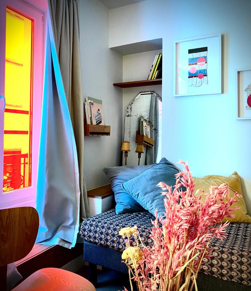 Coin salon dans l'établissement Hôtel La Nouvelle République & Hammam
