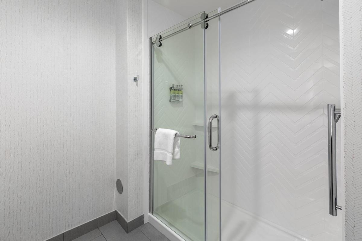 Holiday Inn Greenville - Woodruff Road, an IHG Hotel - Housity