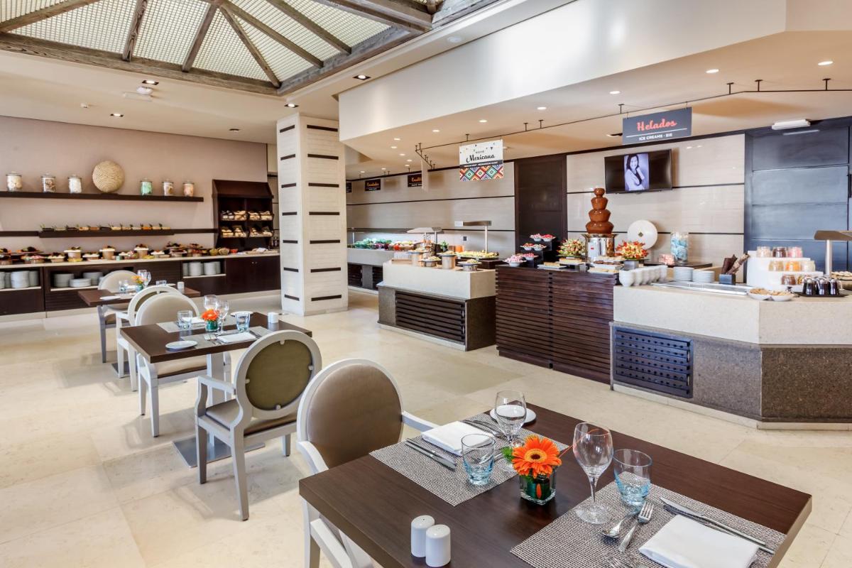 Comida en o cerca de este apartahotel