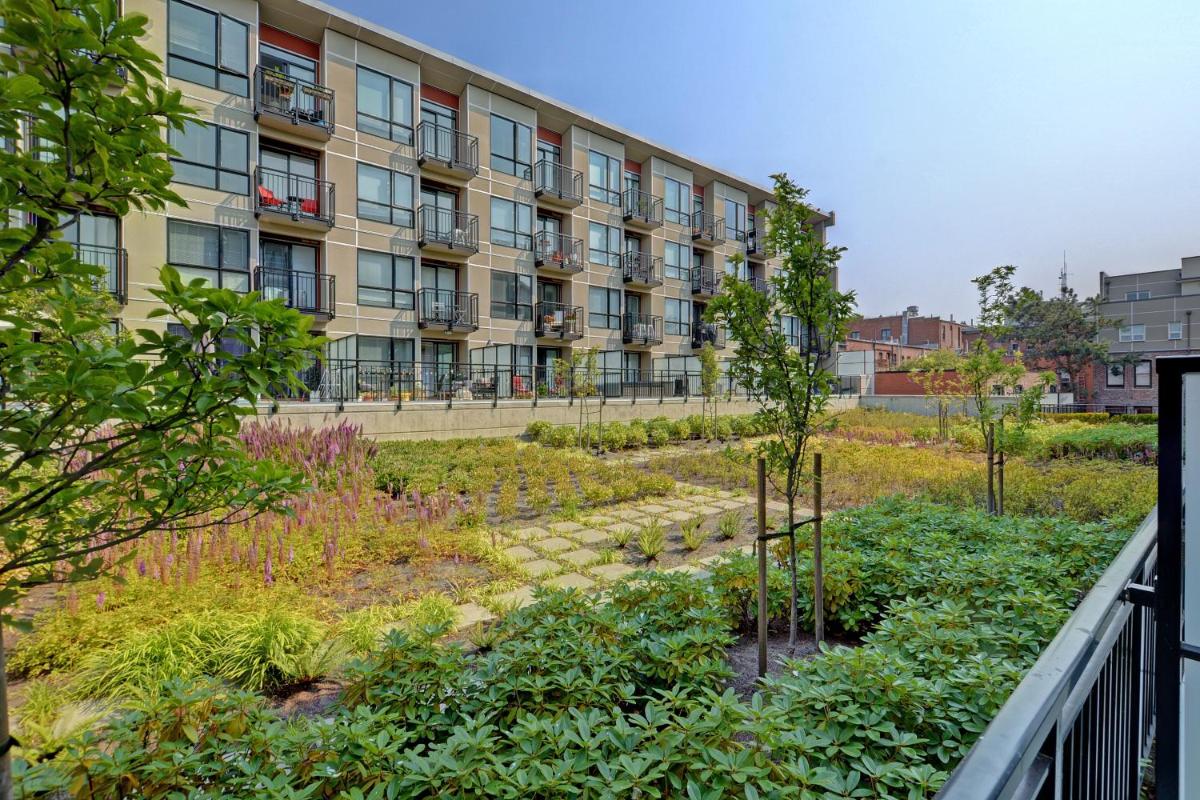 Gorgeous Old Town Condo with Patio and Parking! - Housity