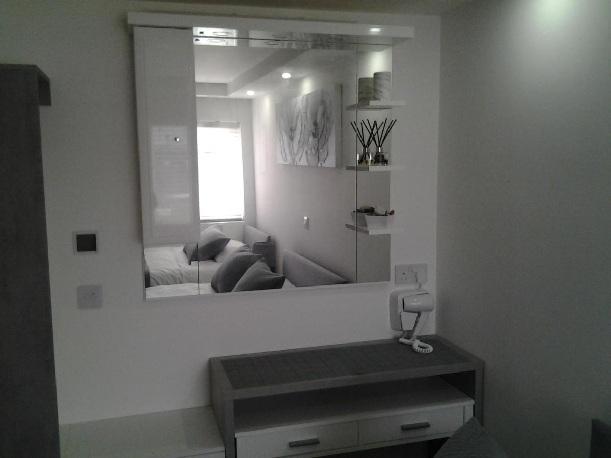 Lady Charlotte Guest rooms triple rooms - Housity