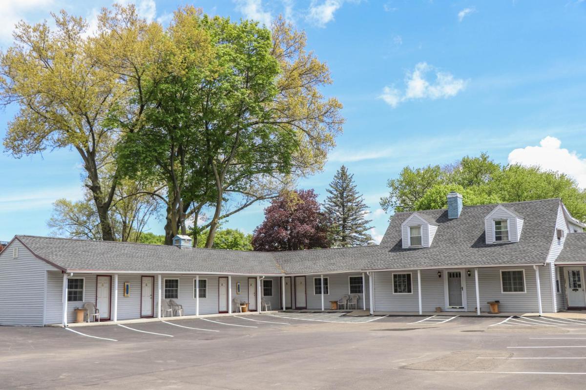 Seneca Clipper Inn - Housity