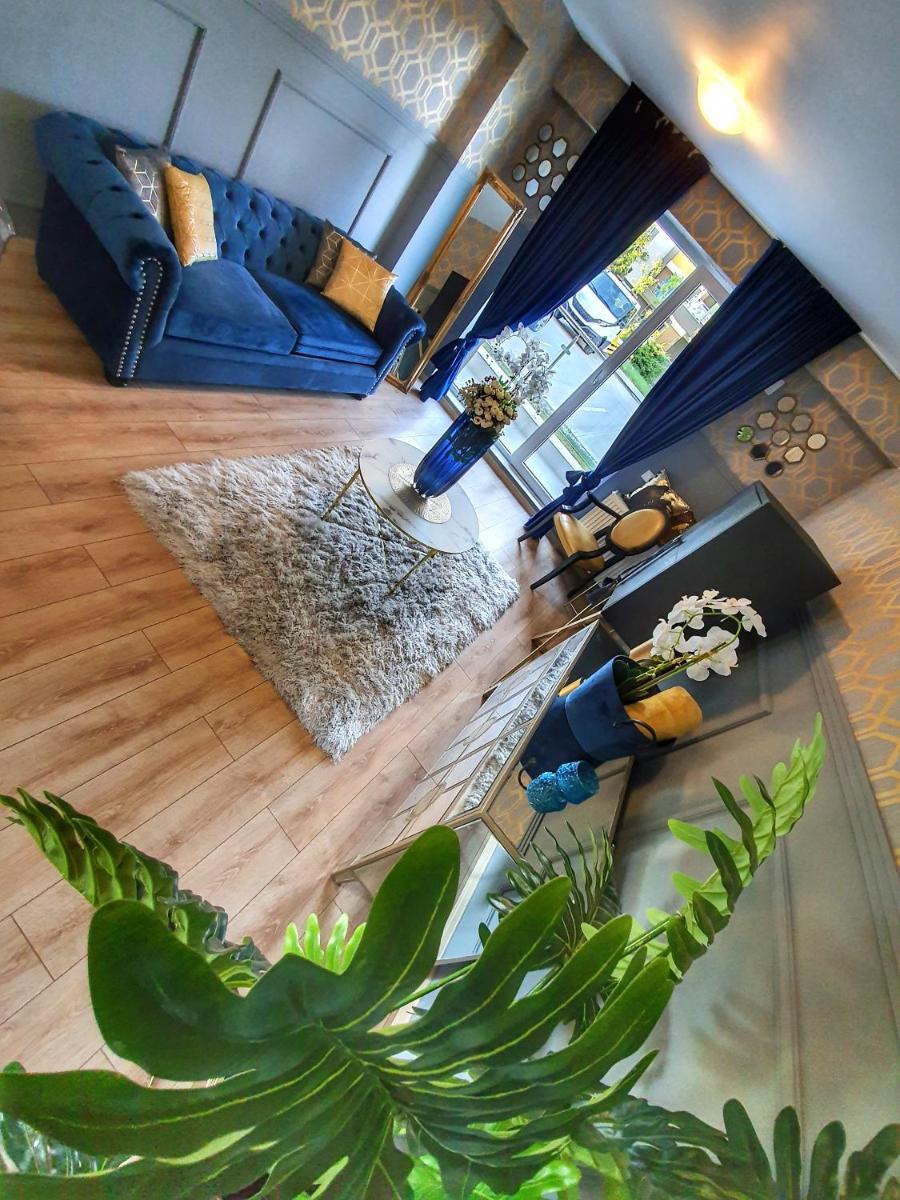 Portobella Airport Aparthotel - Self Check in - Housity