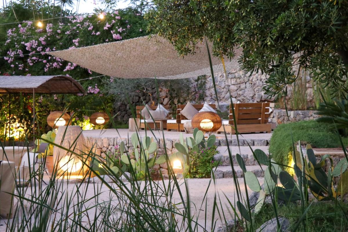 Jardín al aire libre en Hotel Es Port