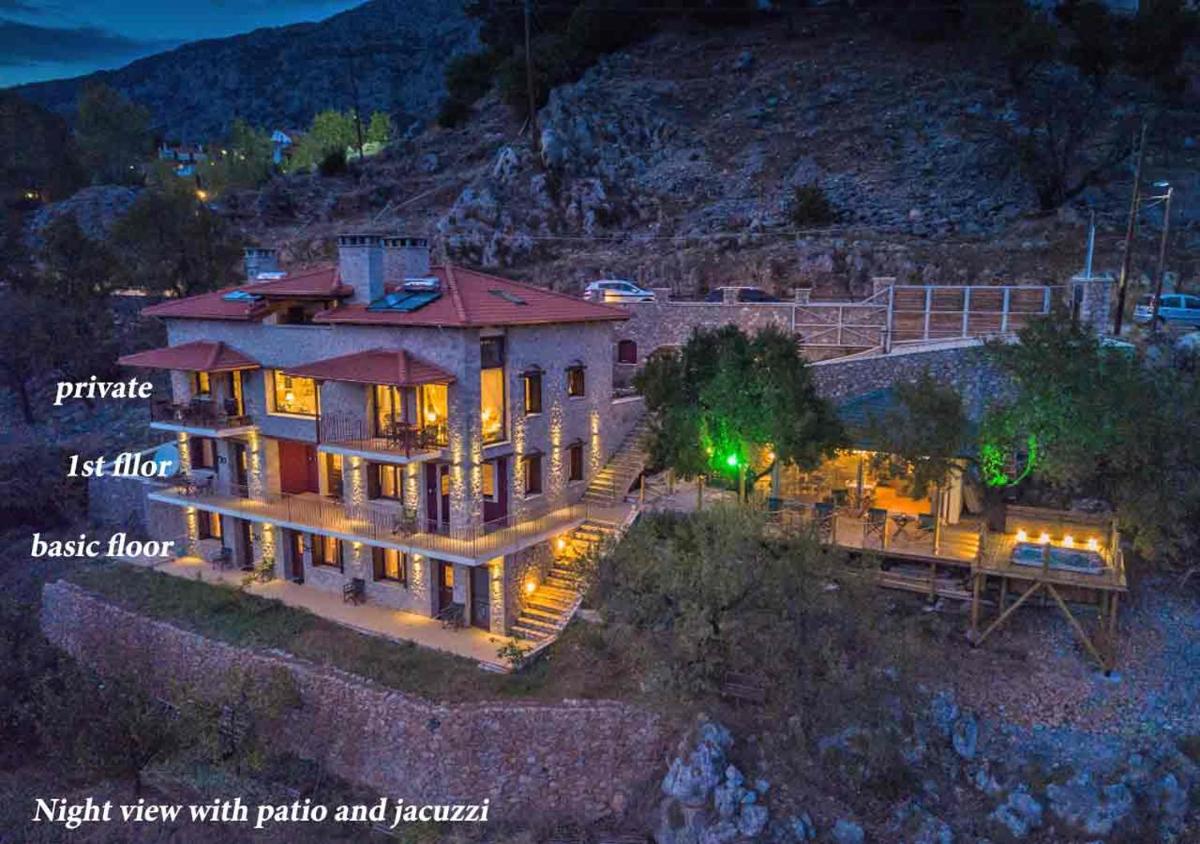 AlmondHouse Suites with Fireplace - ADULTS ONLY - Housity