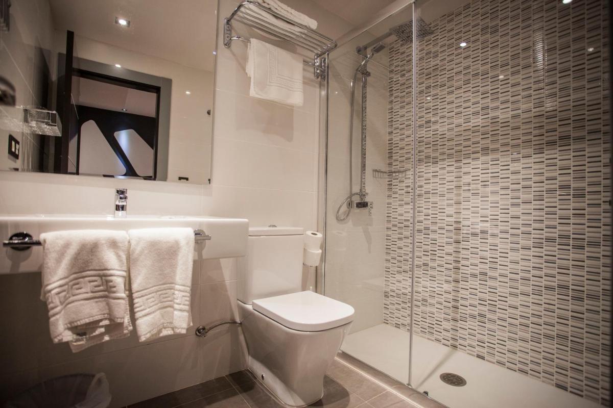 Hostal Barcelona - Housity