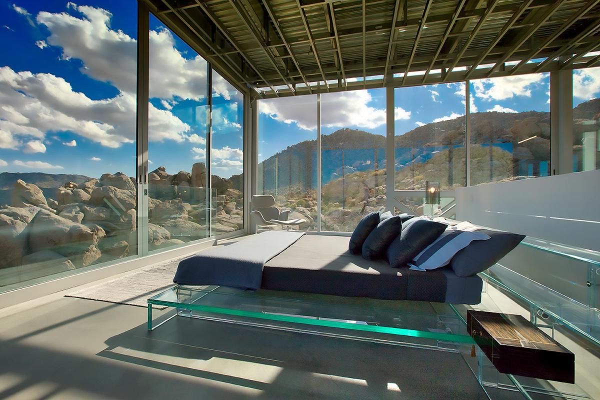 Invisible House Joshua Tree - SkyScraper with Pool - Housity