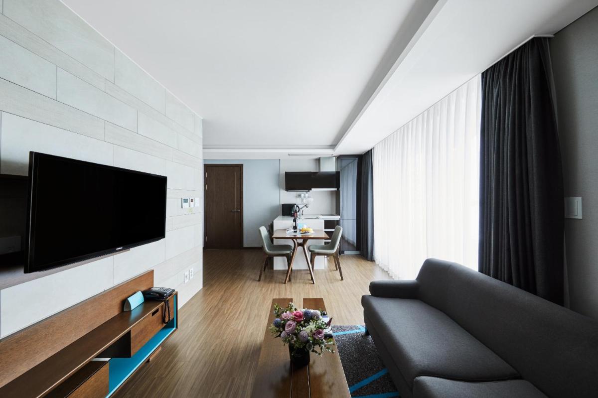 Felix by STX Hotel & Suite - Housity