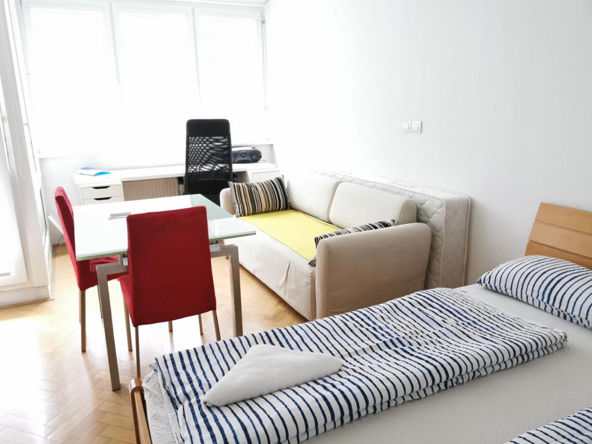City centre studio with a balcony and free parking - Housity