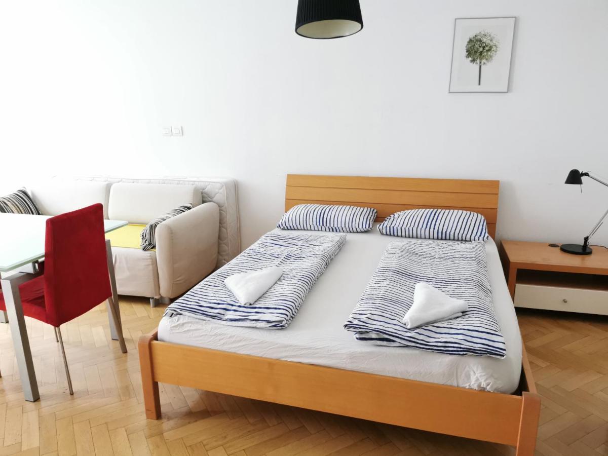 City centre studio with a balcony and free parking - Housity