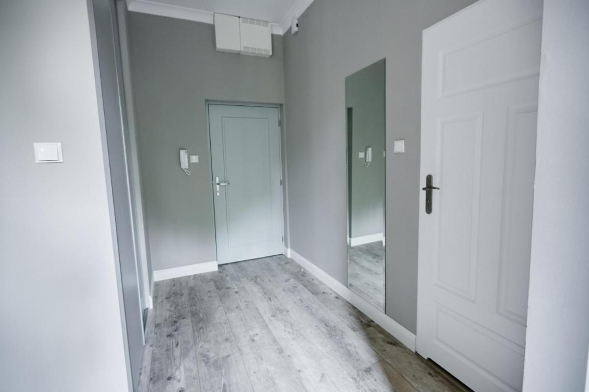 Żółty Apartament DE LUX dla 2 osób Chorzów Katowice - Housity