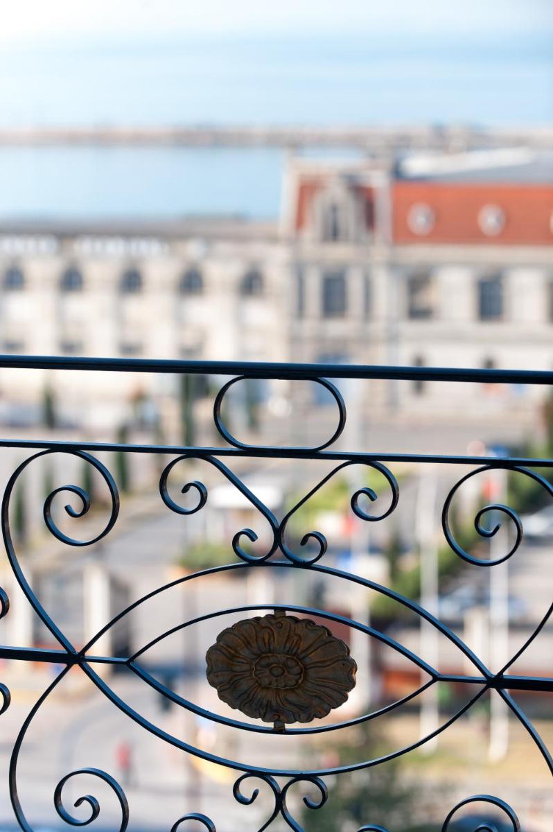 Suitetrails - Mediterranean Palace