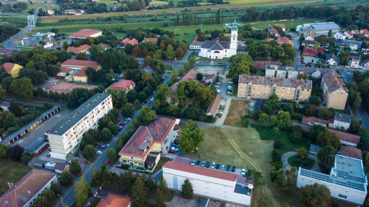 Hotel Szeghalom - Housity