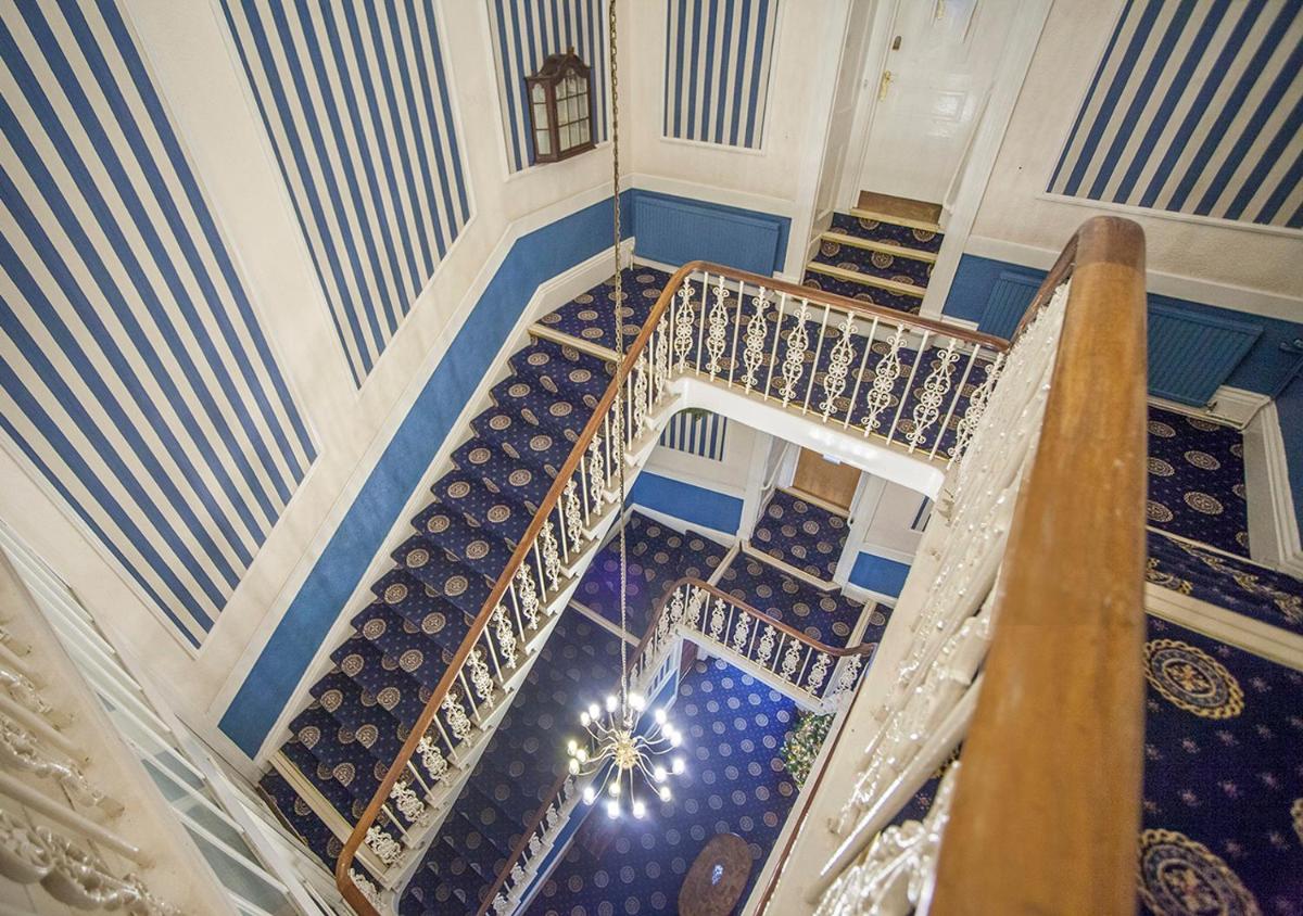 The Royal Hotel - Housity