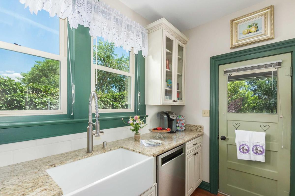 Walk to Dtwn Historic Prescott Home with Yard! - Housity