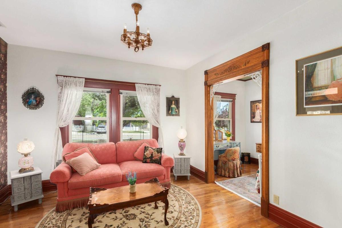 Walk to Dtwn Historic Prescott Home with Yard! - Housity