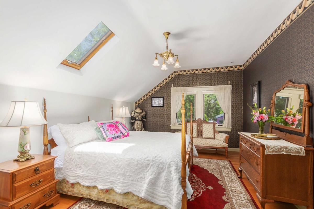 Walk to Dtwn Historic Prescott Home with Yard! - Housity