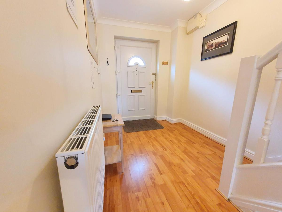 Friars Walk houses with 2 bedrooms, 2 bathrooms, fast Wi-Fi and private parking - Housity