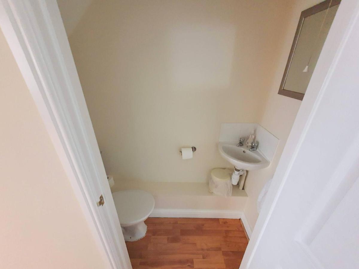 Friars Walk houses with 2 bedrooms, 2 bathrooms, fast Wi-Fi and private parking - Housity